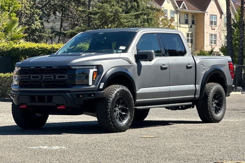 Ford F-150 Vehicle Full-screen Gallery Image 08