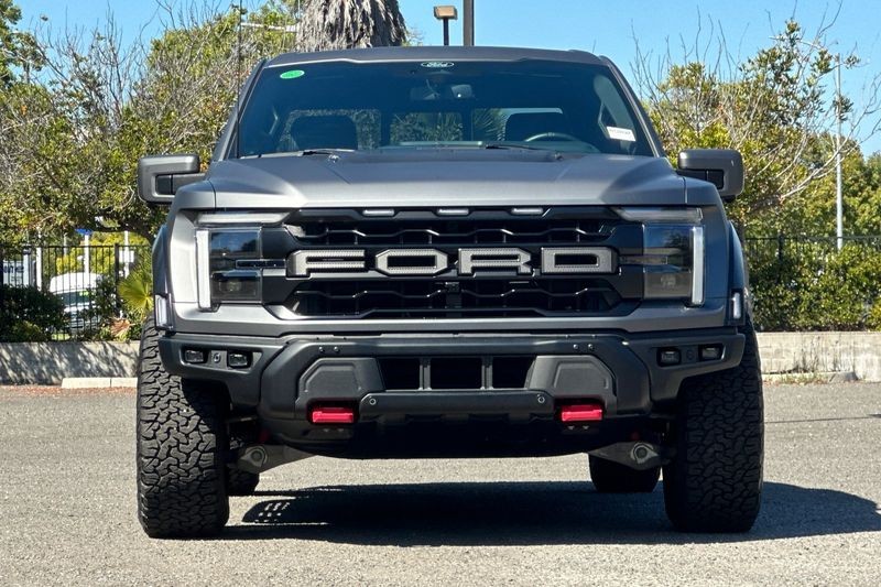 Ford F-150 Vehicle Full-screen Gallery Image 09