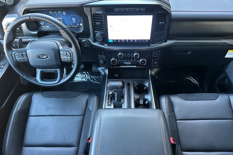 Ford F-150 Vehicle Full-screen Gallery Image 15