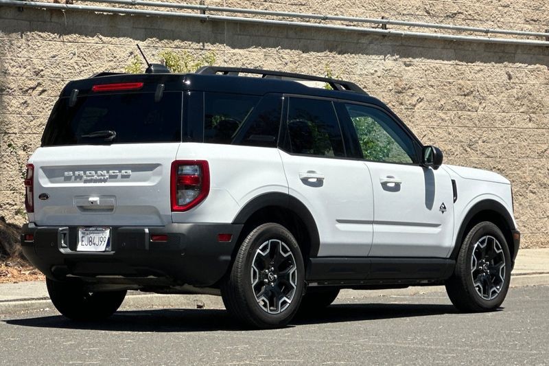 Ford Bronco Sport Vehicle Full-screen Gallery Image 03