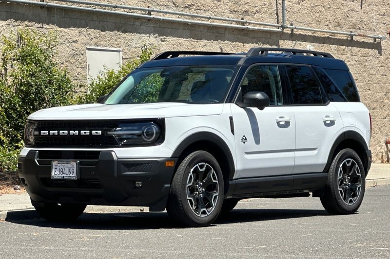 Ford Bronco Sport Vehicle Full-screen Gallery Image 07