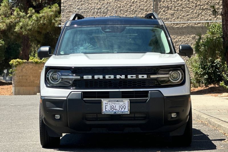 Ford Bronco Sport Vehicle Full-screen Gallery Image 08