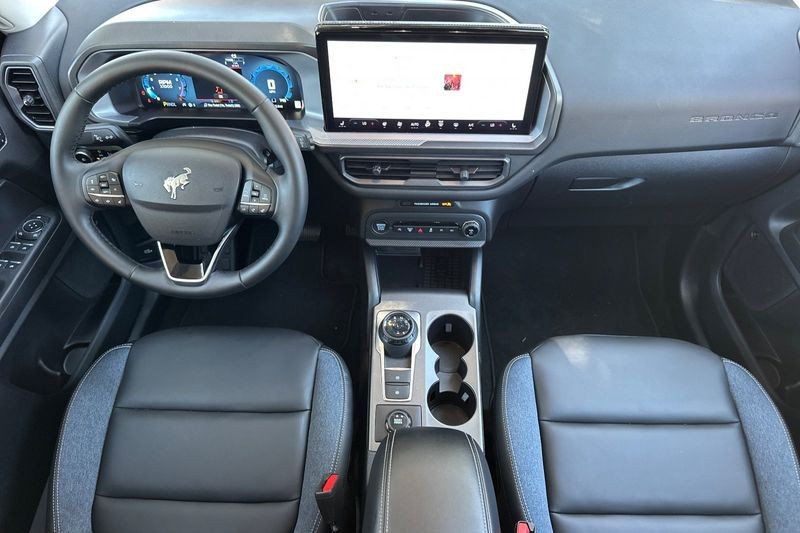 Ford Bronco Sport Vehicle Full-screen Gallery Image 14