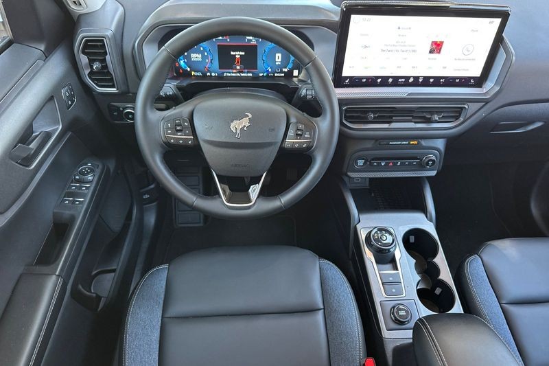 Ford Bronco Sport Vehicle Full-screen Gallery Image 15