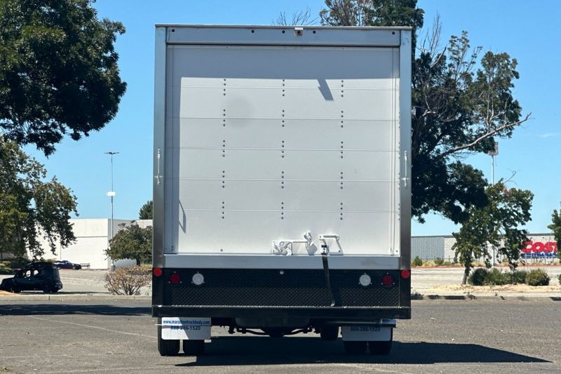 Ford E-450SD Vehicle Full-screen Gallery Image 04