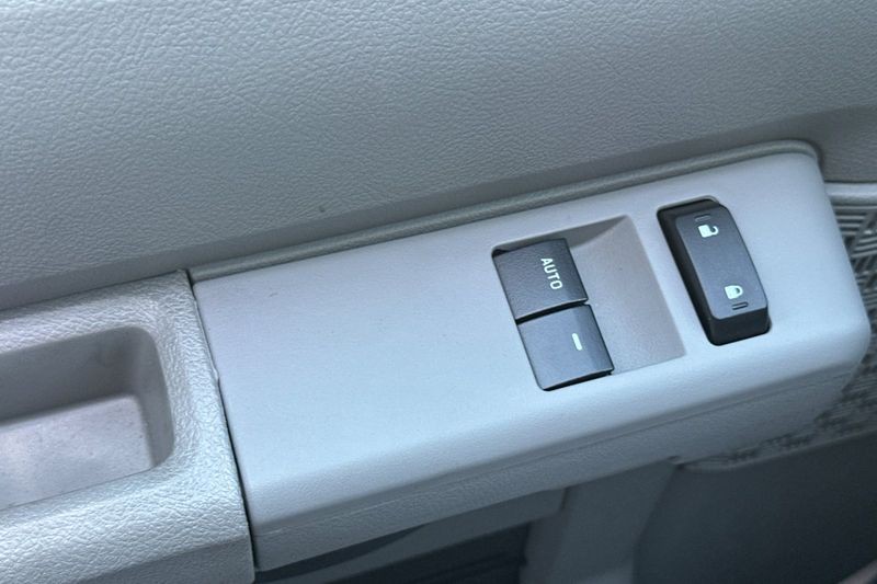 Ford E-450SD Vehicle Full-screen Gallery Image 11