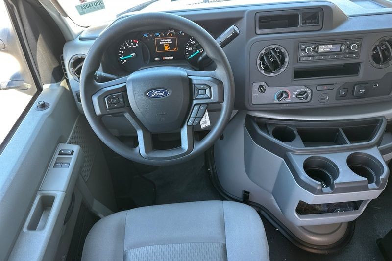Ford E-450SD Vehicle Full-screen Gallery Image 13