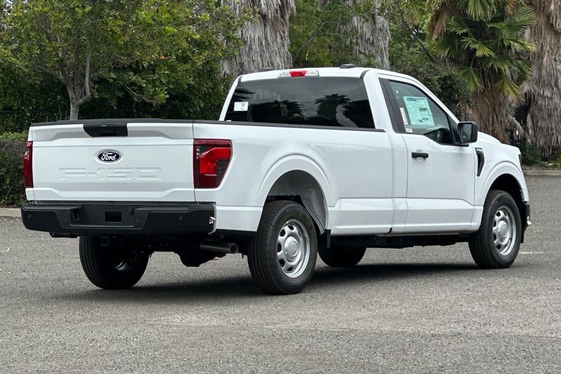 Ford F-150 Vehicle Full-screen Gallery Image 03