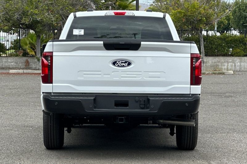 Ford F-150 Vehicle Full-screen Gallery Image 04