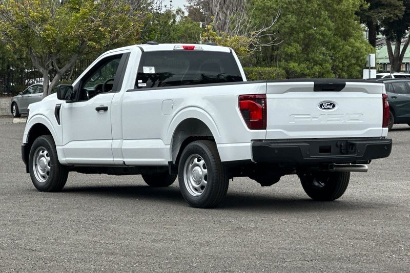 Ford F-150 Vehicle Full-screen Gallery Image 05