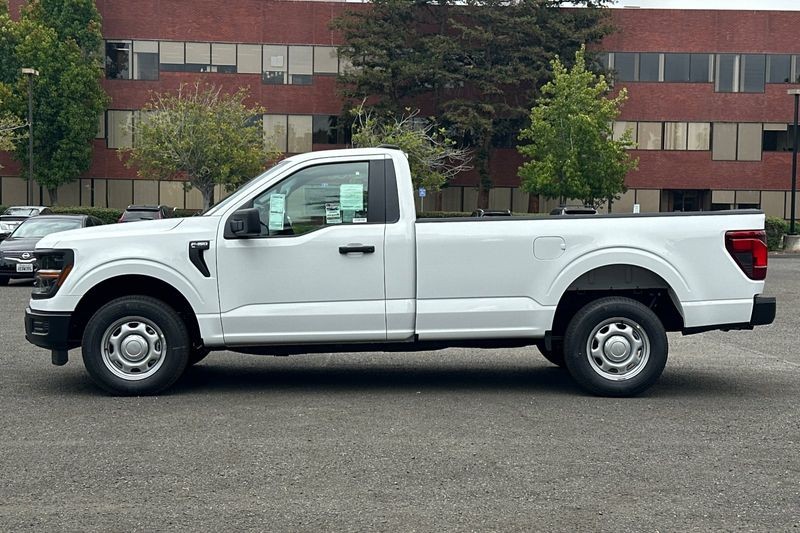 Ford F-150 Vehicle Full-screen Gallery Image 06