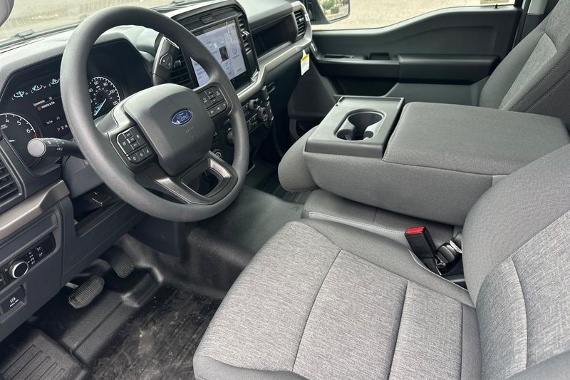 Ford F-150 Vehicle Full-screen Gallery Image 09