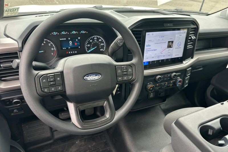 Ford F-150 Vehicle Full-screen Gallery Image 12