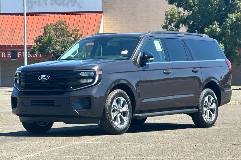 Ford Expedition Max Vehicle Full-screen Gallery Image 07