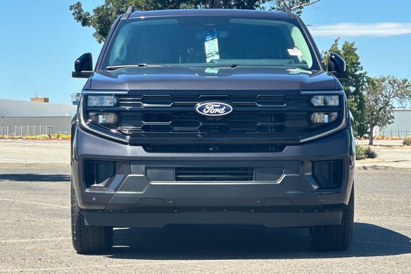Ford Expedition Max Vehicle Full-screen Gallery Image 08
