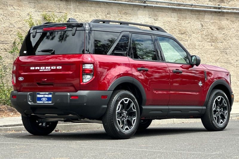 Ford Bronco Sport Vehicle Full-screen Gallery Image 03