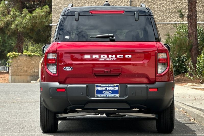 Ford Bronco Sport Vehicle Full-screen Gallery Image 04