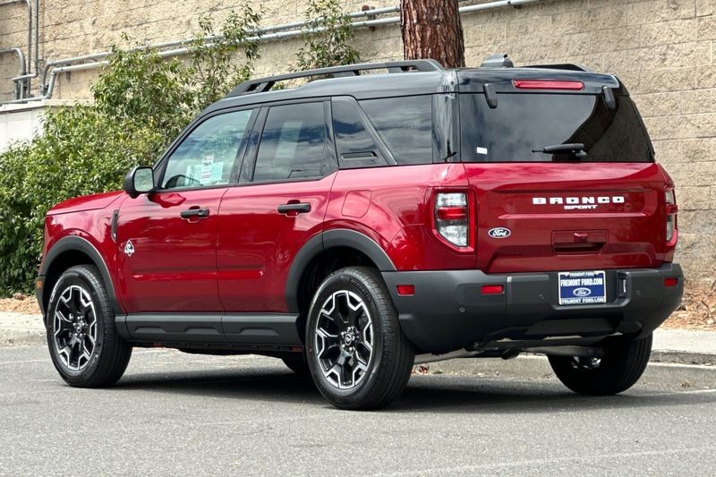 Ford Bronco Sport Vehicle Full-screen Gallery Image 05