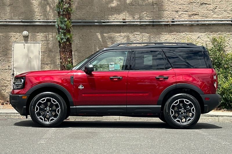 Ford Bronco Sport Vehicle Full-screen Gallery Image 06