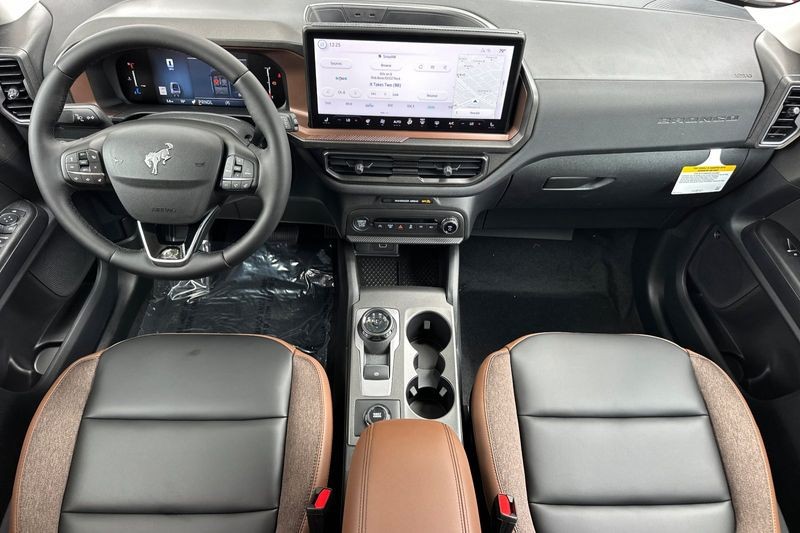 Ford Bronco Sport Vehicle Full-screen Gallery Image 14