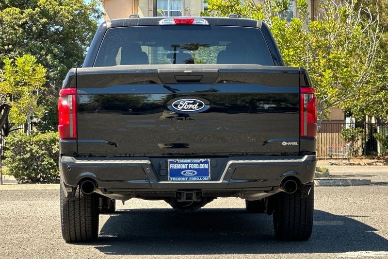 Ford F-150 Vehicle Full-screen Gallery Image 04