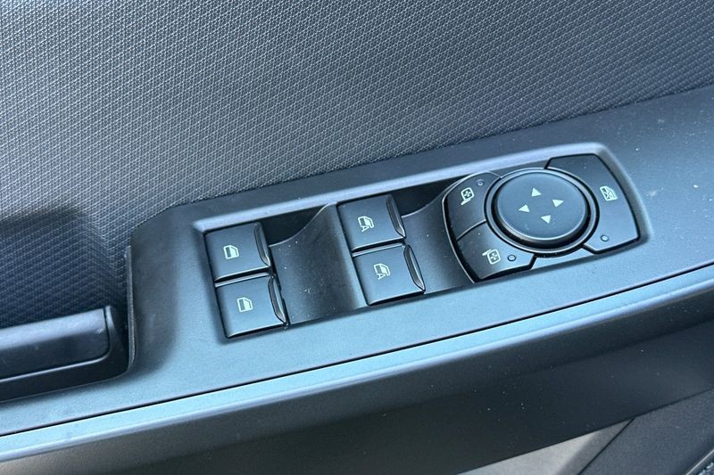 Ford F-150 Vehicle Full-screen Gallery Image 11
