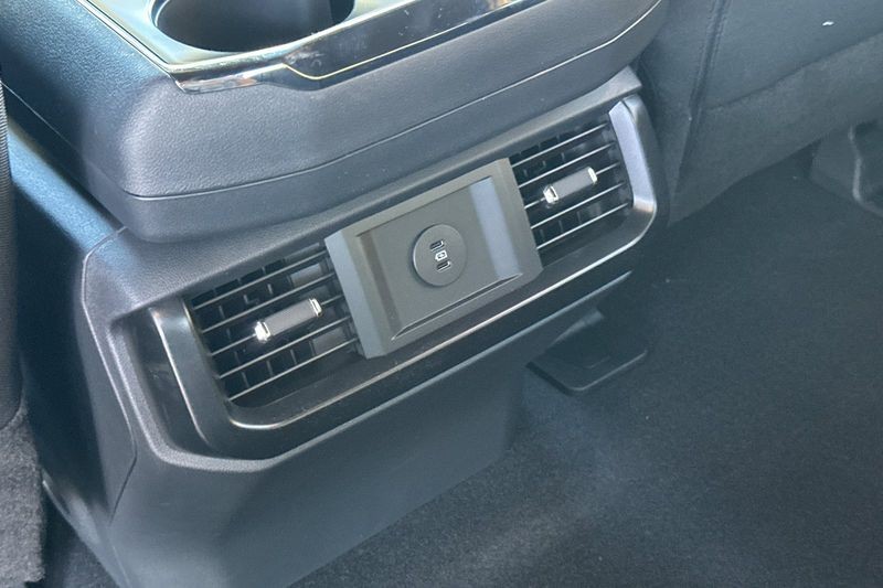 Ford F-150 Vehicle Full-screen Gallery Image 13