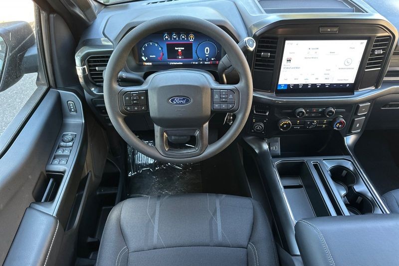 Ford F-150 Vehicle Full-screen Gallery Image 15