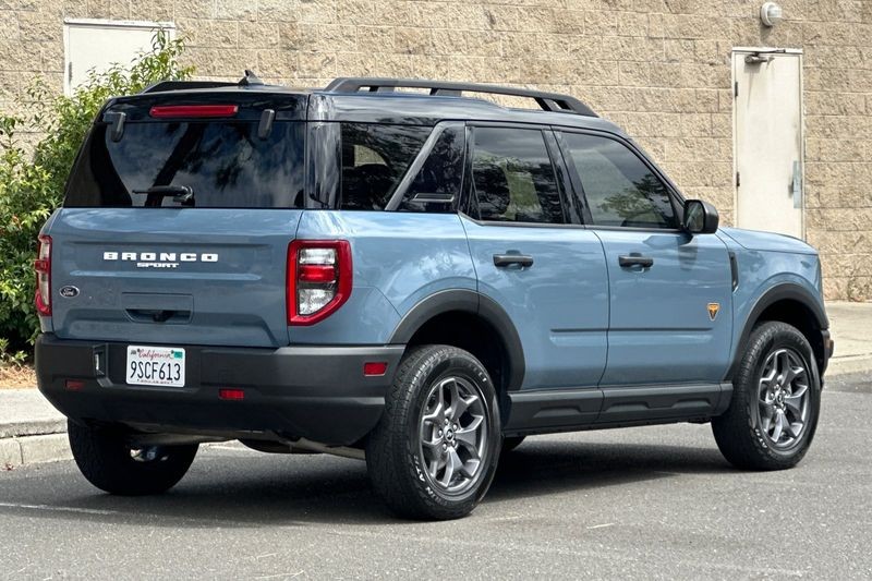 Ford Bronco Sport Vehicle Full-screen Gallery Image 03