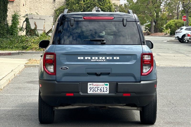 Ford Bronco Sport Vehicle Full-screen Gallery Image 04