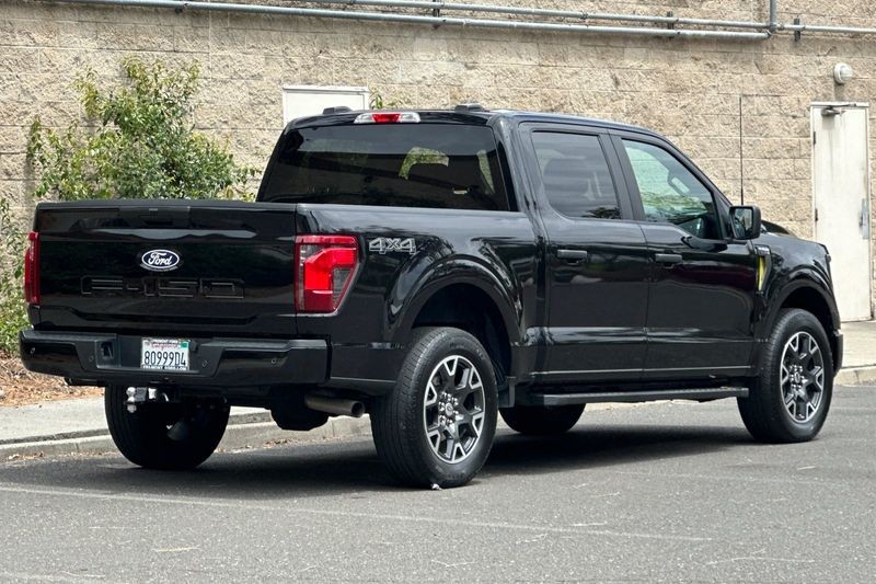 Ford F-150 Vehicle Full-screen Gallery Image 03