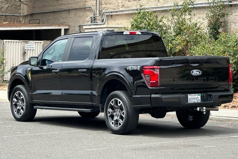 Ford F-150 Vehicle Full-screen Gallery Image 05