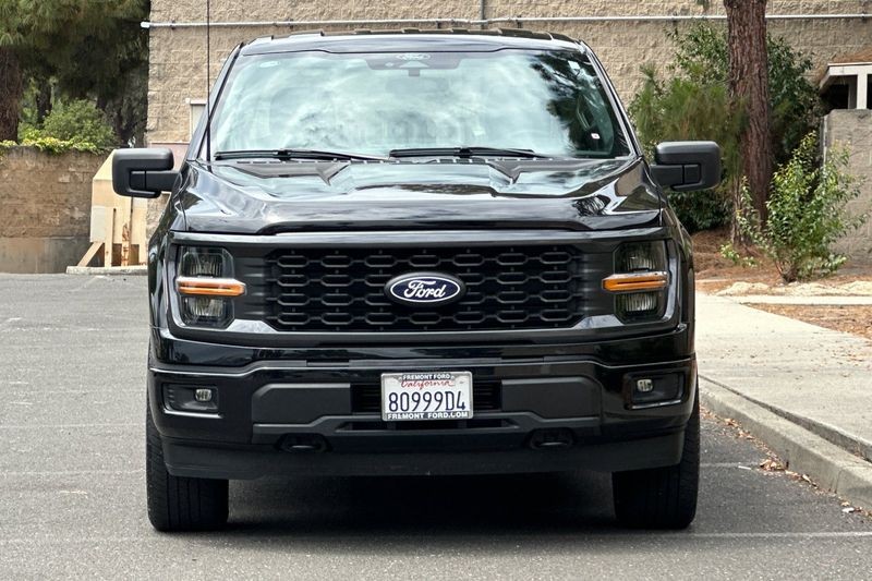 Ford F-150 Vehicle Full-screen Gallery Image 09