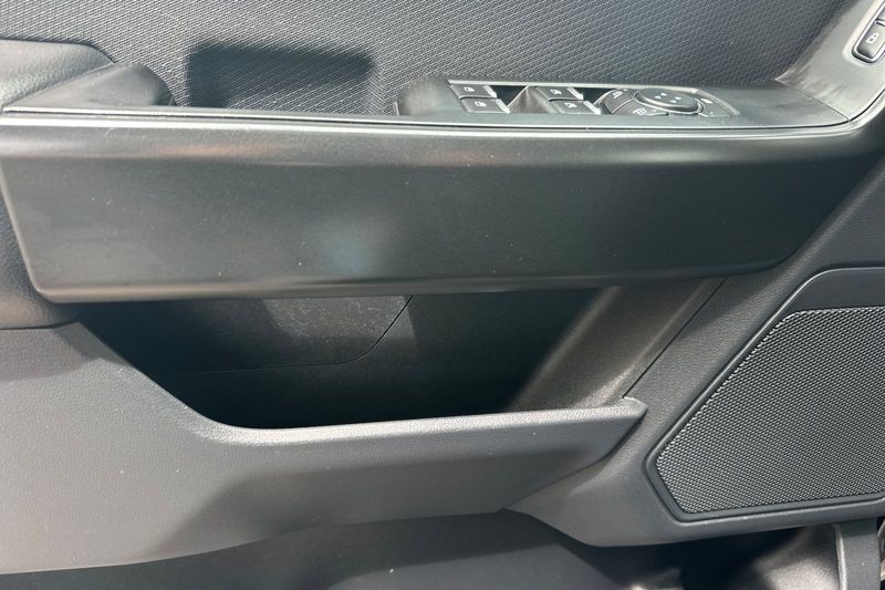 Ford F-150 Vehicle Full-screen Gallery Image 11