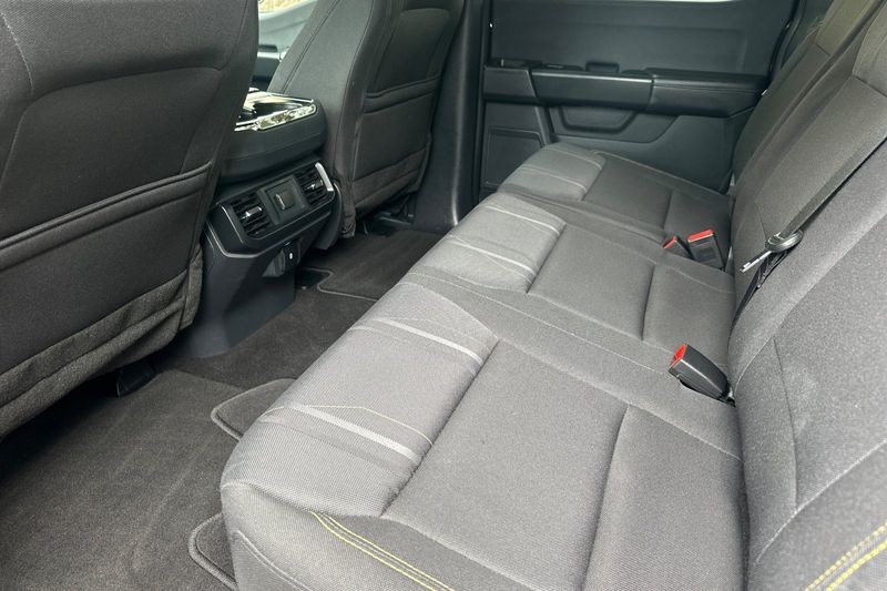 Ford F-150 Vehicle Full-screen Gallery Image 14