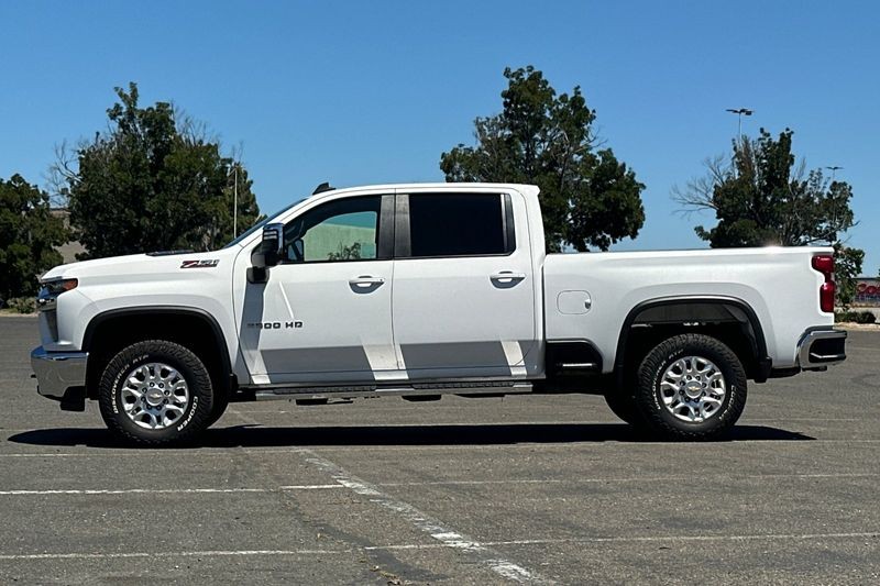 Chevrolet Silverado 2500HD Vehicle Full-screen Gallery Image 07