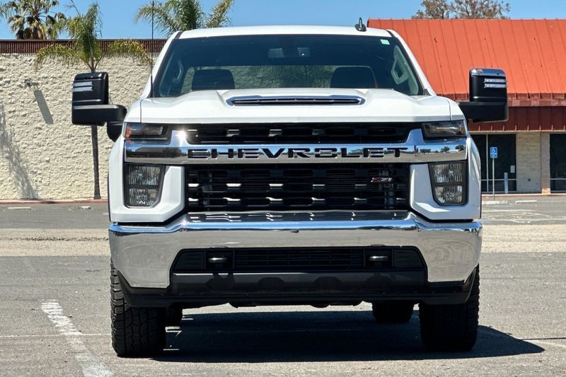 Chevrolet Silverado 2500HD Vehicle Full-screen Gallery Image 09