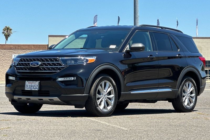 Ford Explorer Vehicle Full-screen Gallery Image 08