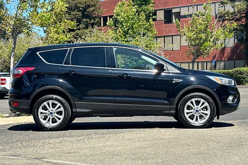 Ford Escape Vehicle Full-screen Gallery Image 02