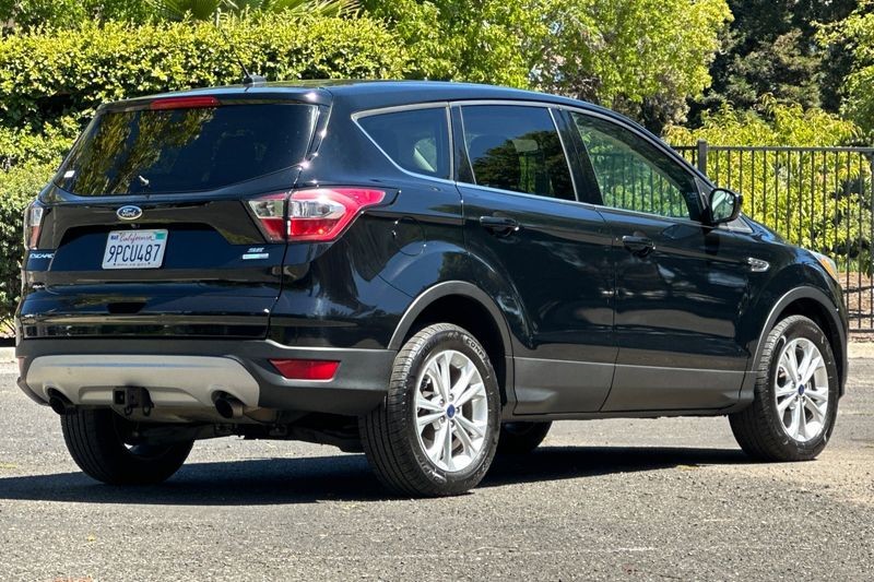 Ford Escape Vehicle Full-screen Gallery Image 03