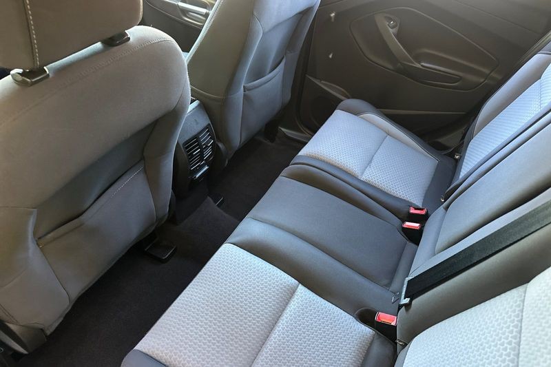 Ford Escape Vehicle Full-screen Gallery Image 13