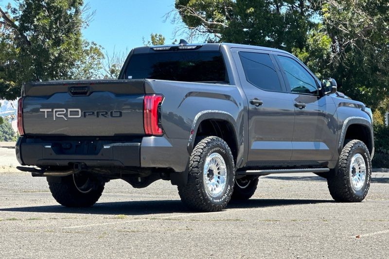Toyota Tundra Hybrid Vehicle Full-screen Gallery Image 03