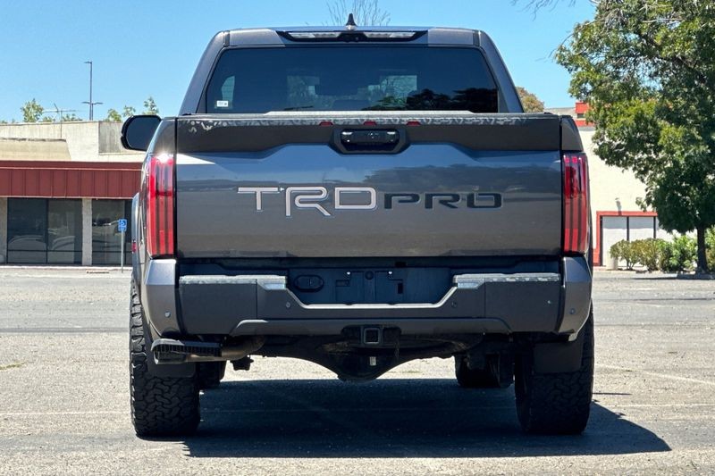 Toyota Tundra Hybrid Vehicle Full-screen Gallery Image 04