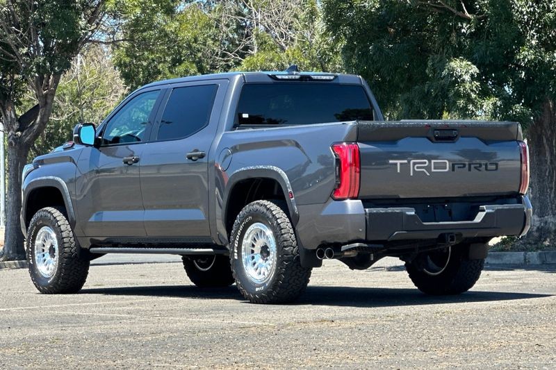 Toyota Tundra Hybrid Vehicle Full-screen Gallery Image 05