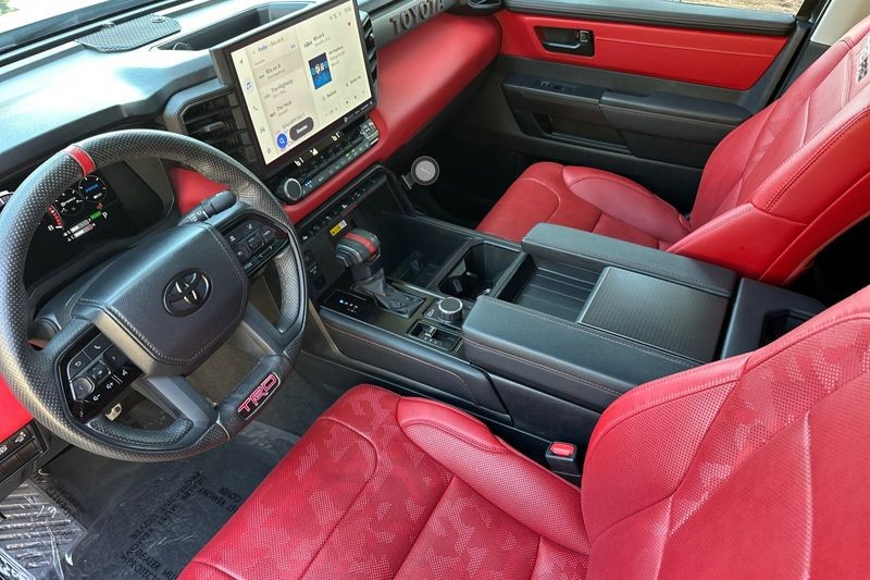 Toyota Tundra Hybrid Vehicle Full-screen Gallery Image 10