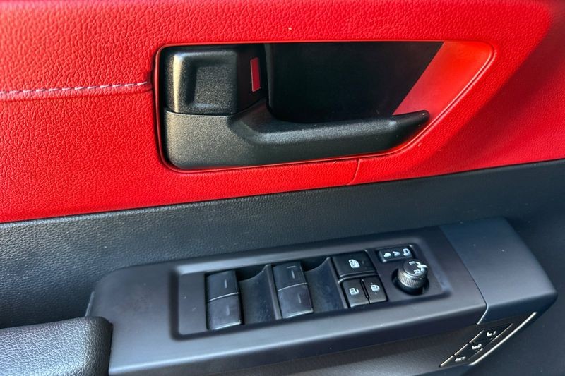Toyota Tundra Hybrid Vehicle Full-screen Gallery Image 11