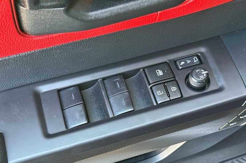 Toyota Tundra Hybrid Vehicle Full-screen Gallery Image 12