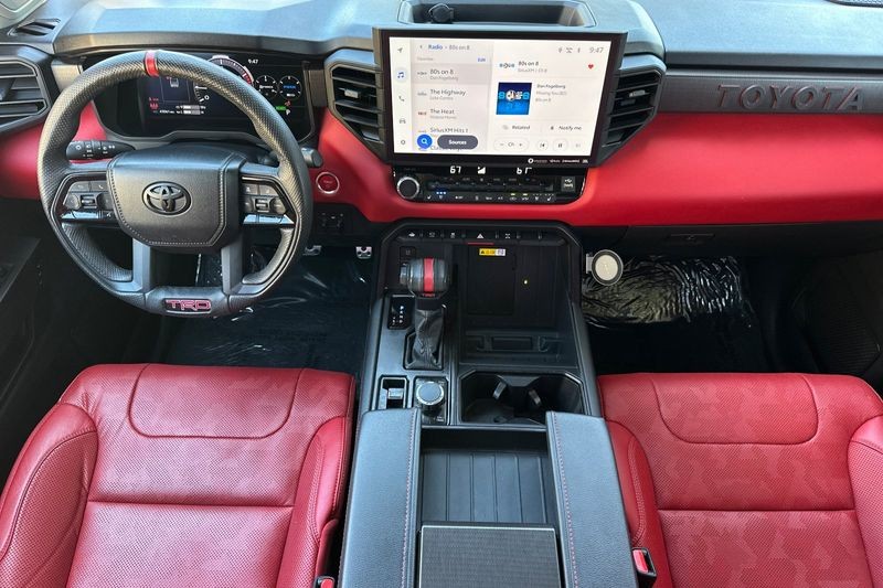 Toyota Tundra Hybrid Vehicle Full-screen Gallery Image 15