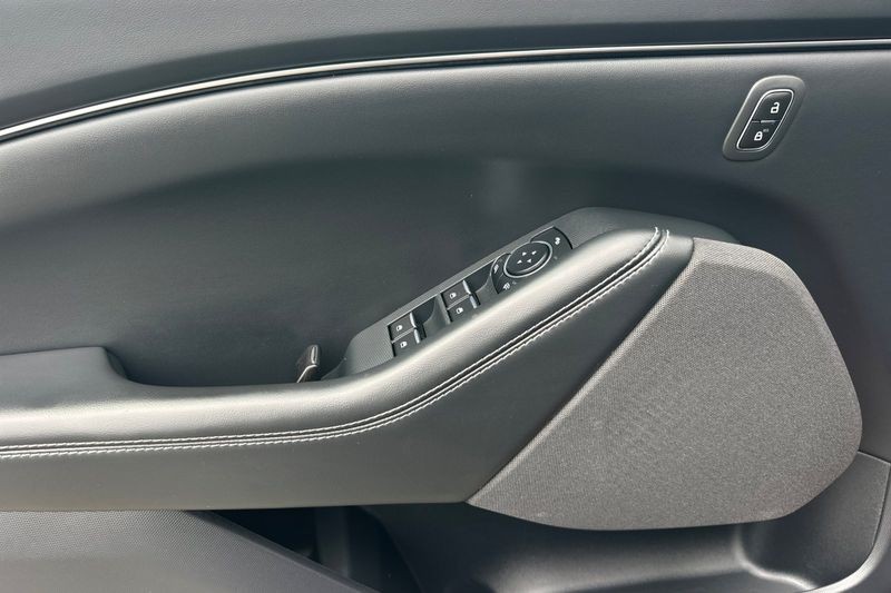 Ford Mustang Mach-E Vehicle Full-screen Gallery Image 11