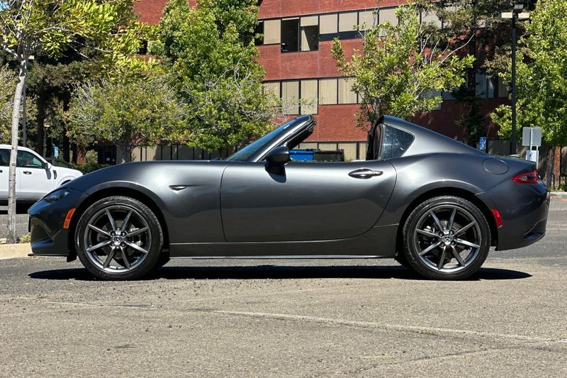 Mazda Miata RF Vehicle Full-screen Gallery Image 07